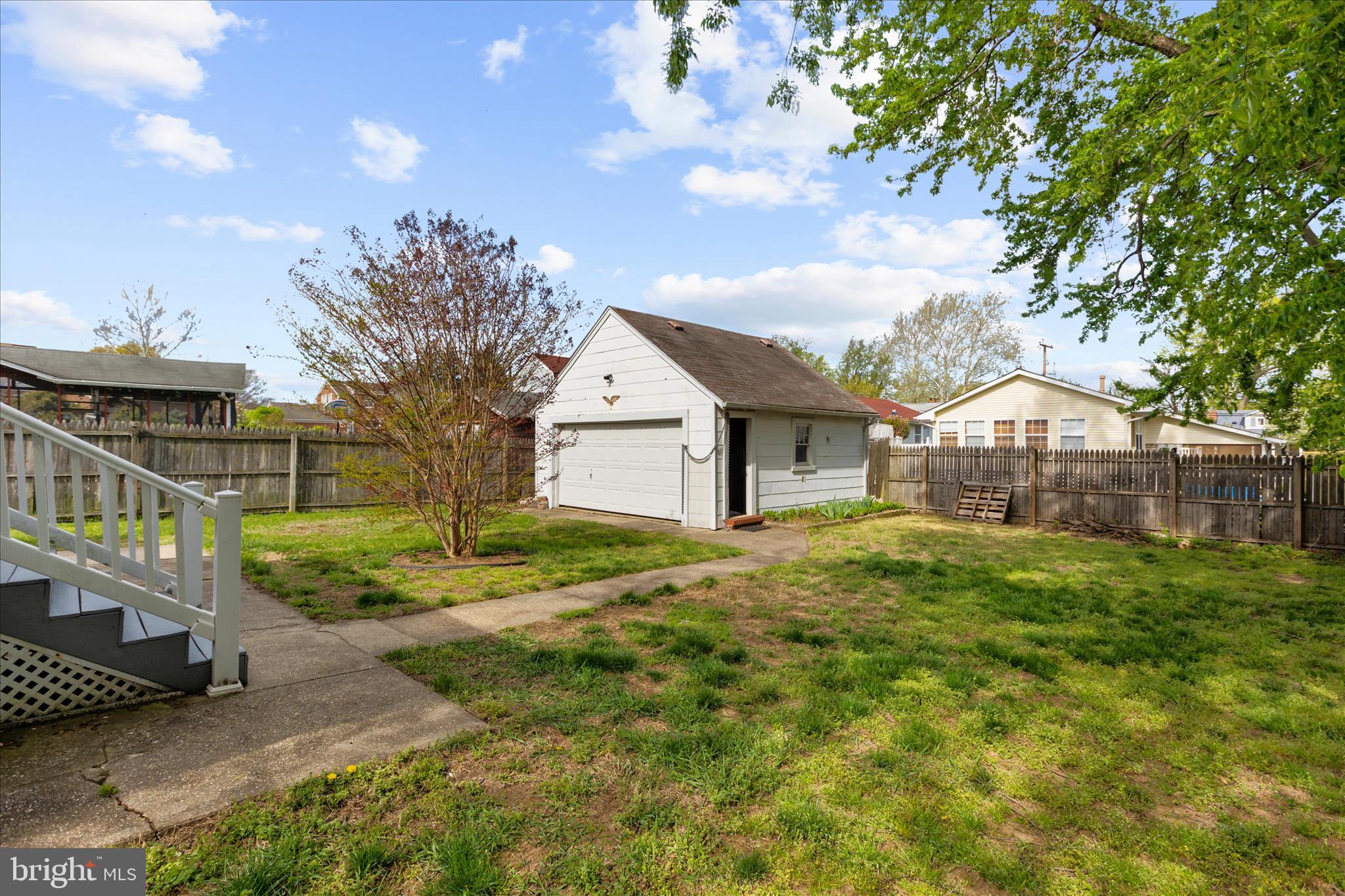 222 Wanda Road Pasadena, MD 21122 - Photo 11 of 34 a house view with a garden space