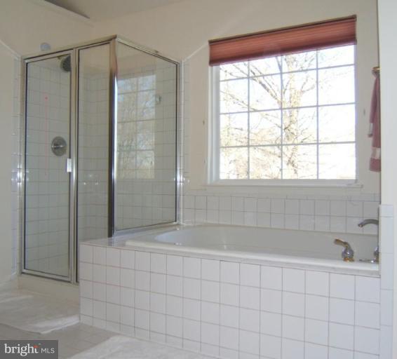 13601 Royal Court Laurel, MD 20708 - Photo 17 of 21 Master Bath