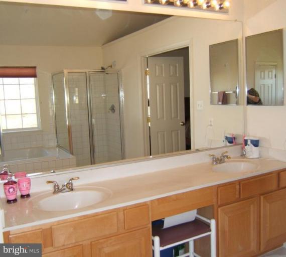 13601 Royal Court Laurel, MD 20708 - Photo 18 of 21 Master Bath #2