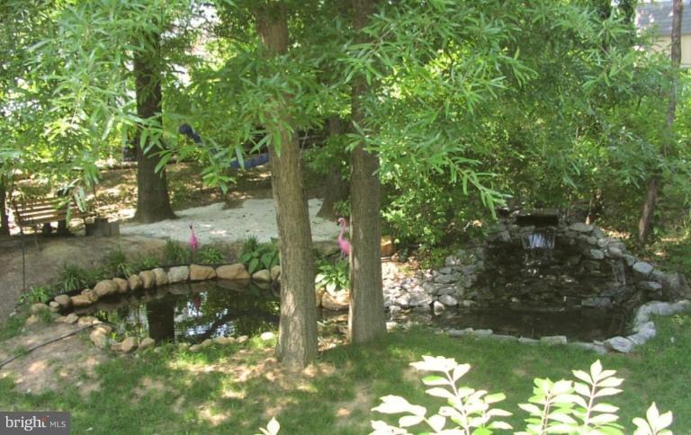 13601 Royal Court Laurel, MD 20708 - Photo 6 of 21 Lush greenery