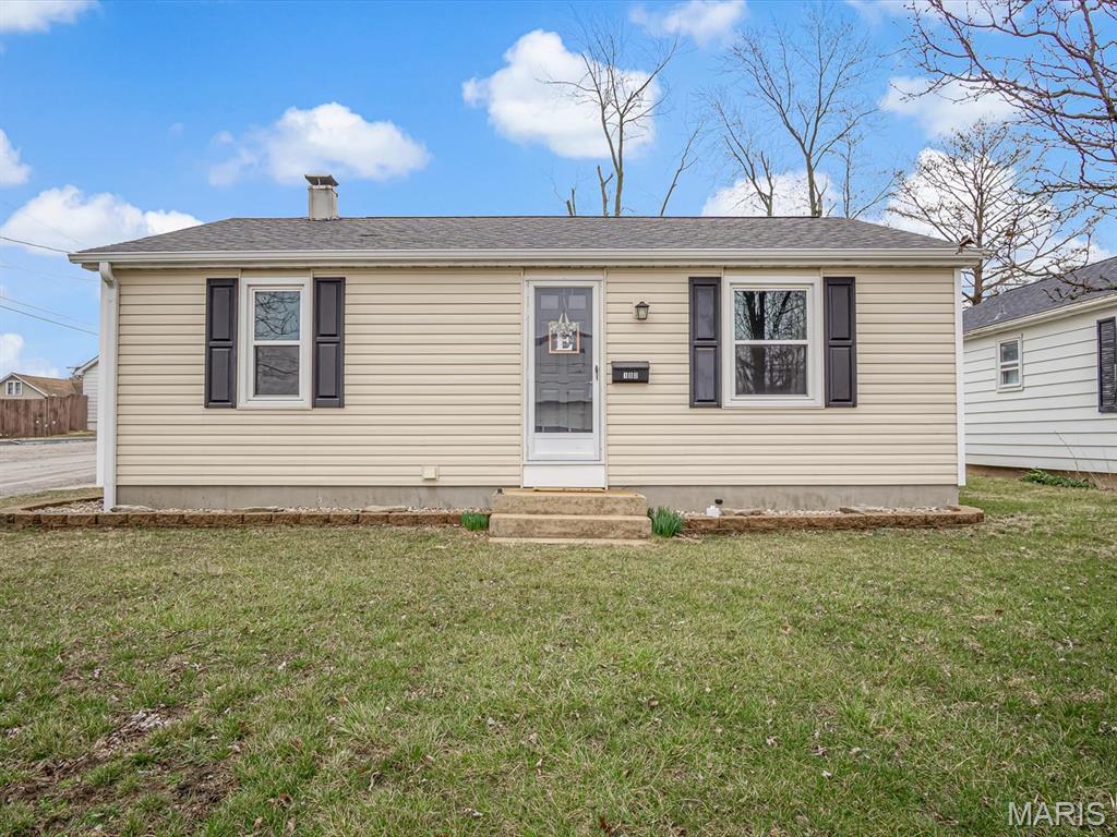 100 Lemen Street Waterloo, IL 62298 - Photo 1 of 15