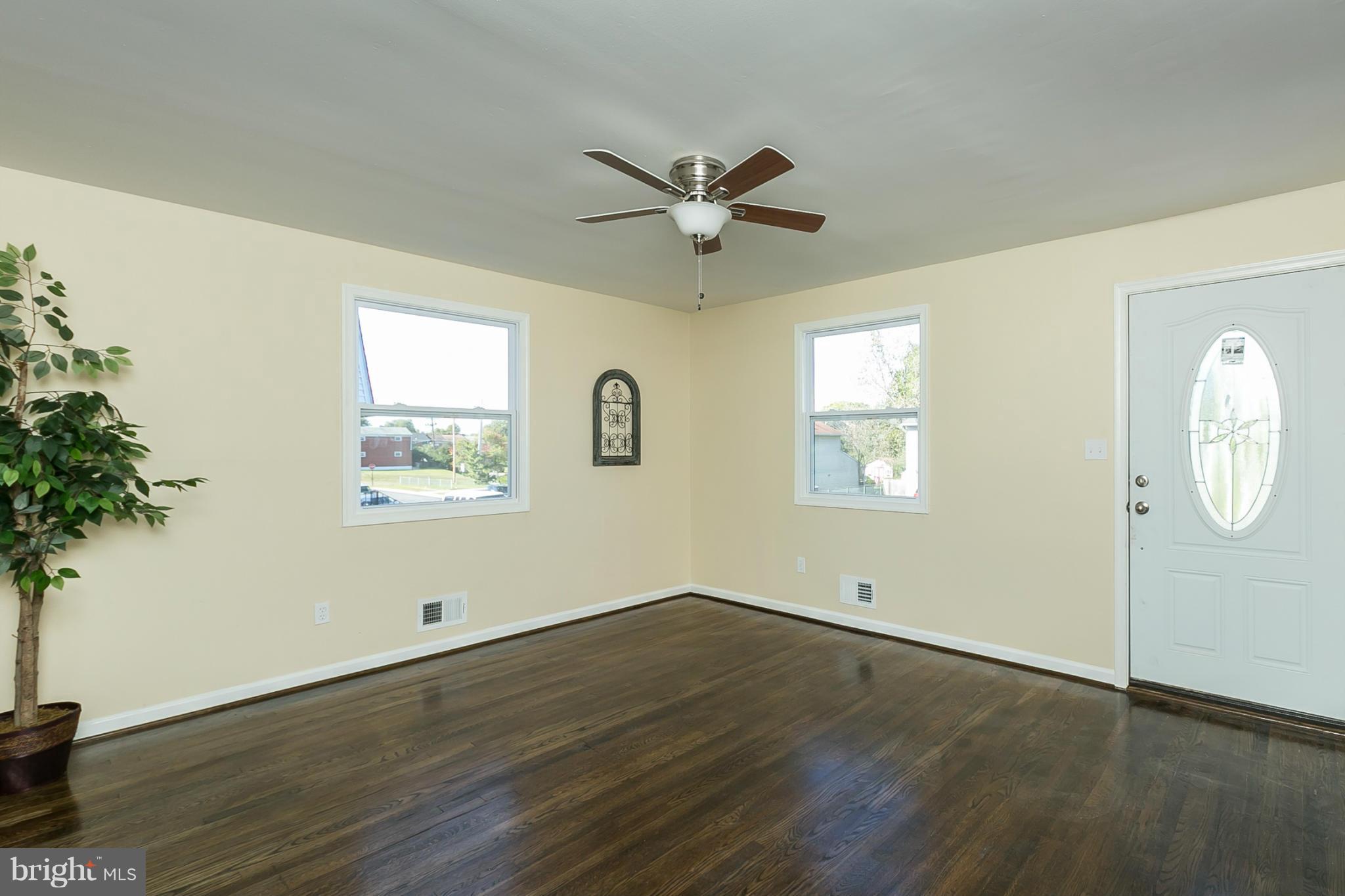 5617 Whitby Road Baltimore, MD 21206 - Photo 3 of 30 Living Room