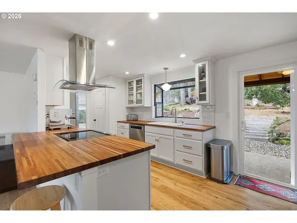 $595,000 | 4680 West Hillside Drive, Eugene, OR 97405