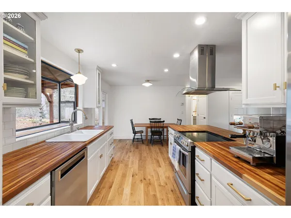 $595,000 | 4680 West Hillside Drive, Eugene, OR 97405