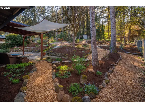 $595,000 | 4680 West Hillside Drive, Eugene, OR 97405