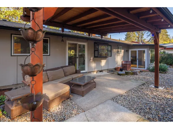 $595,000 | 4680 West Hillside Drive, Eugene, OR 97405