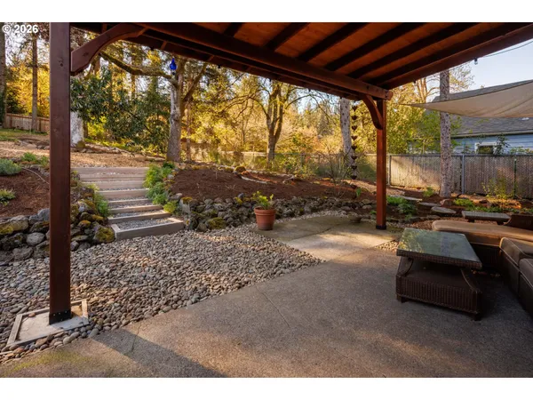 $595,000 | 4680 West Hillside Drive, Eugene, OR 97405