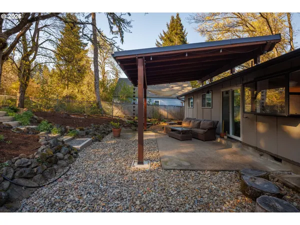 $595,000 | 4680 West Hillside Drive, Eugene, OR 97405