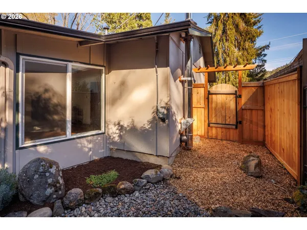 $595,000 | 4680 West Hillside Drive, Eugene, OR 97405