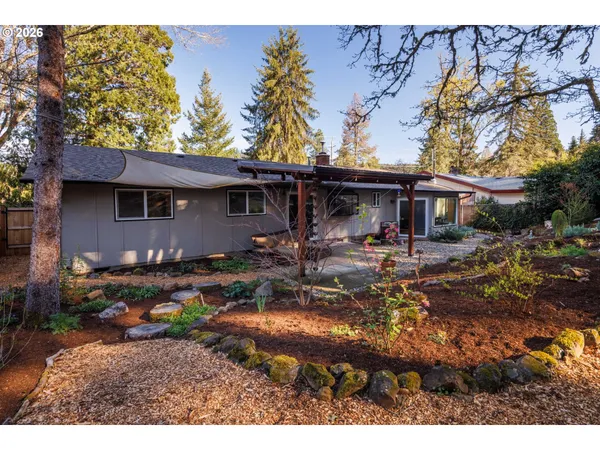 $595,000 | 4680 West Hillside Drive, Eugene, OR 97405