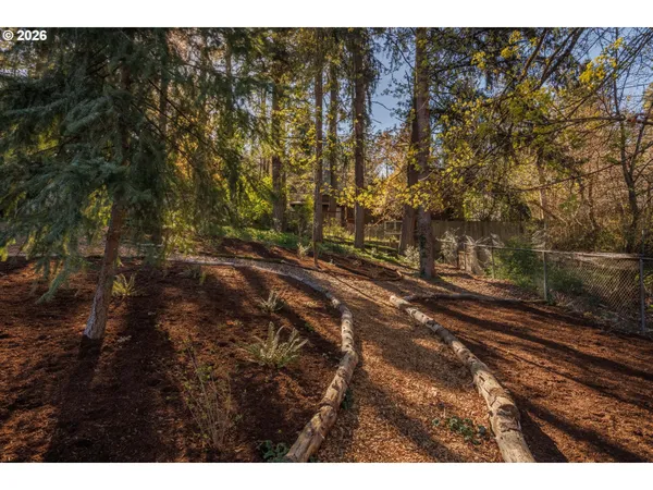 $595,000 | 4680 West Hillside Drive, Eugene, OR 97405