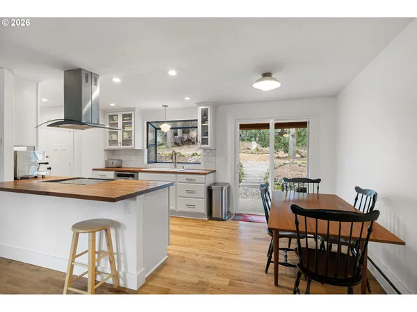 $595,000 | 4680 West Hillside Drive, Eugene, OR 97405