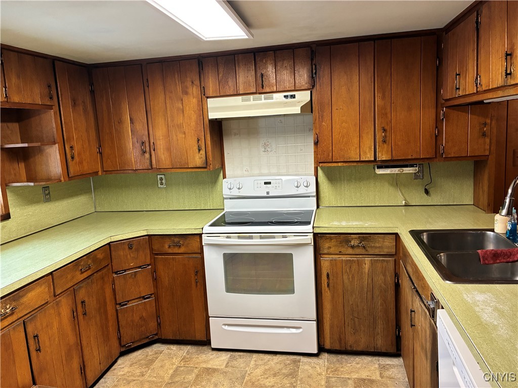 7470 Perry Road Van Buren, NY 13027 - Photo 3 of 20 Kitchen includes electric stove and refrigerator.