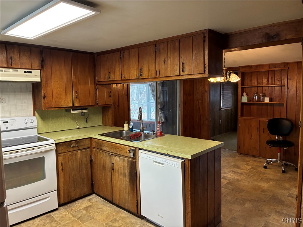 7470 Perry Road Van Buren, NY 13027 - Photo 4 of 20 Kitchen looks into dining room.