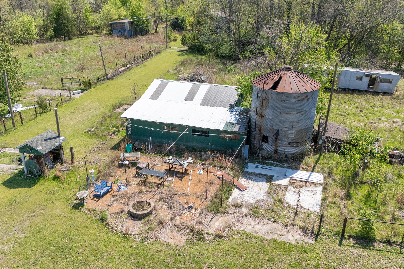 13849 Mustang Road Marion, IL 62959 - Photo 11 of 13 a view of a backyard with sitting area