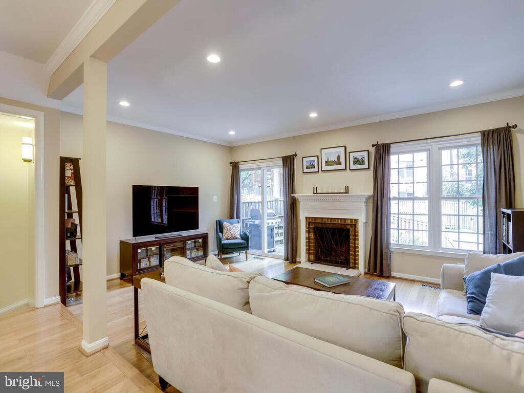 7418 Timberock Road Falls Church, VA 22043 - Photo 15 of 39 Gallery Image 15