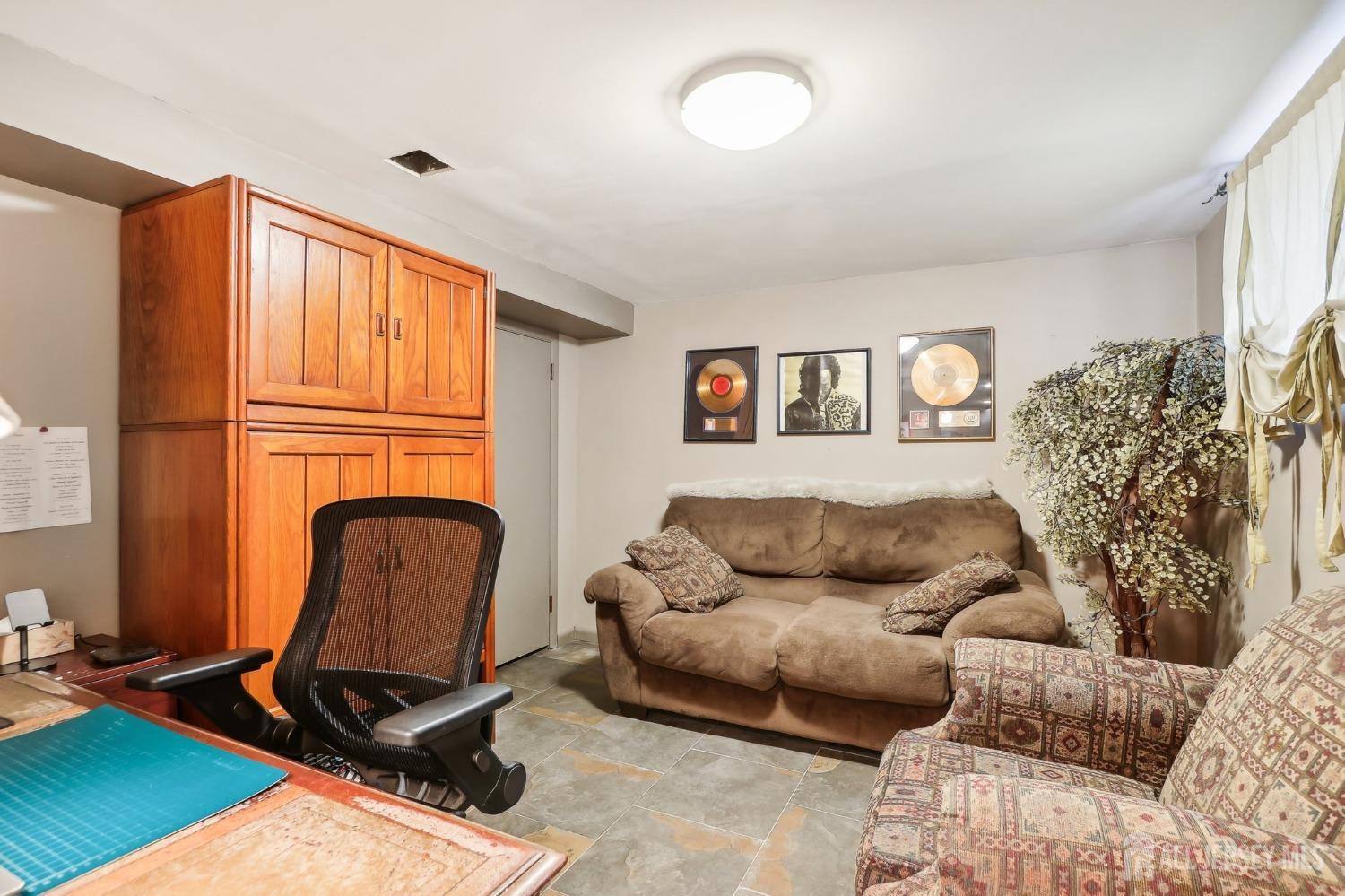 23 Brox Road Edison, NJ 08817 - Photo 20 of 33 a living room with furniture and a window
