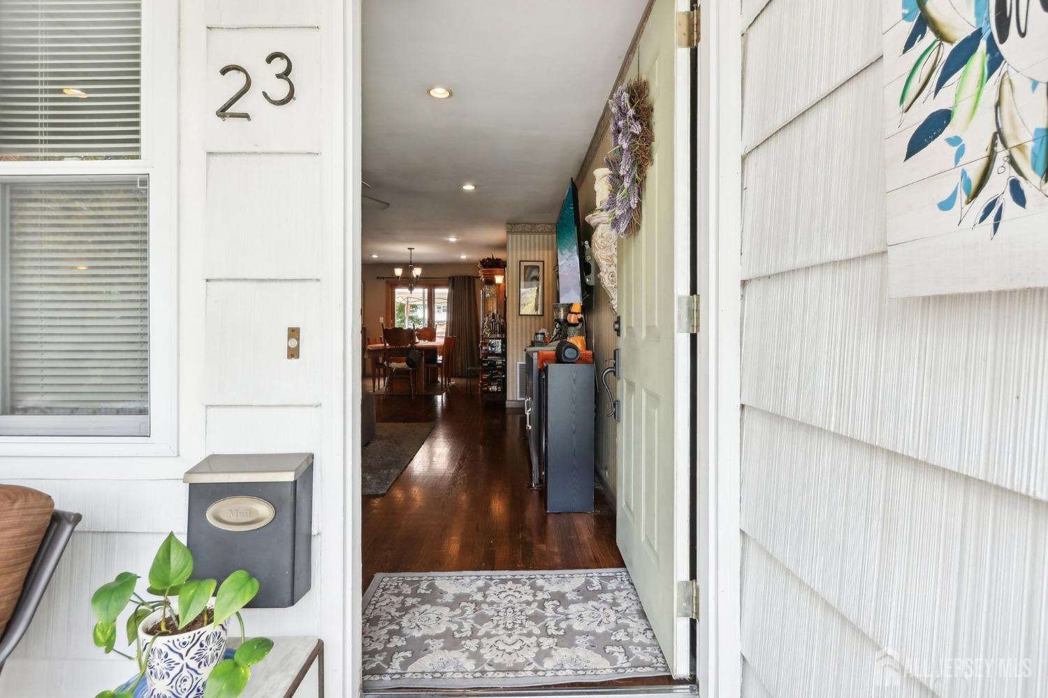 23 Brox Road Edison, NJ 08817 - Photo 4 of 33 a hallway with painting and a rug