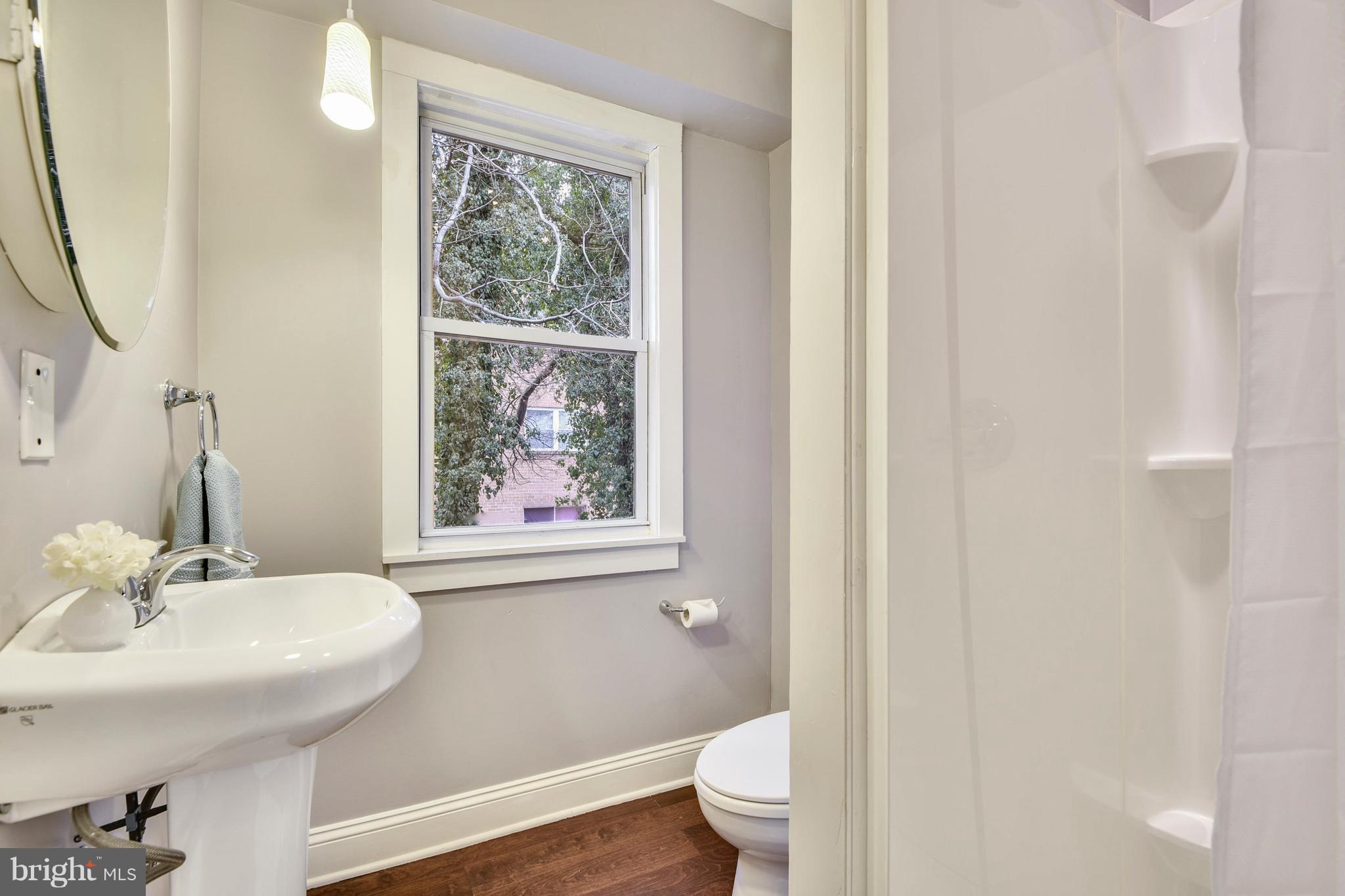 3907 Pinkney Road Baltimore, MD 21215 - Photo 14 of 28 Main Level Full Bath