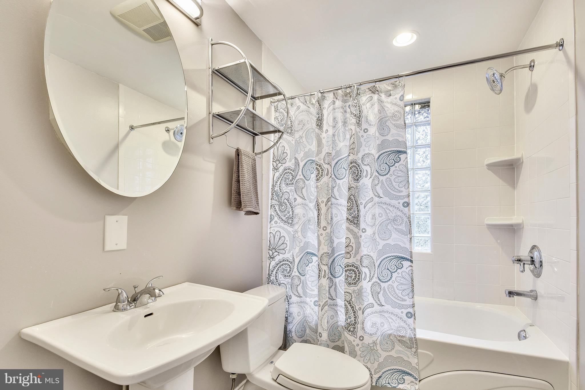 3907 Pinkney Road Baltimore, MD 21215 - Photo 20 of 28 Upper Level Full Bath