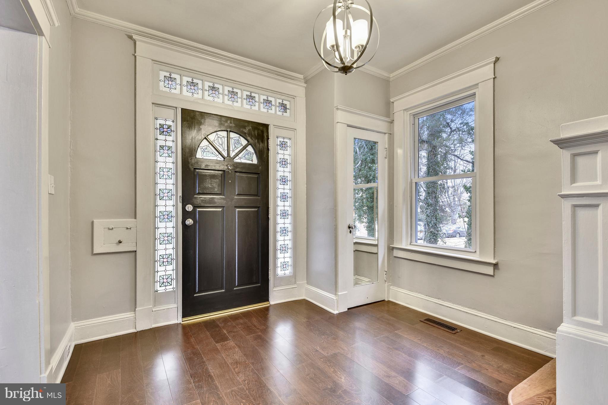 3907 Pinkney Road Baltimore, MD 21215 - Photo 5 of 28 Beautiful Entry Foyer