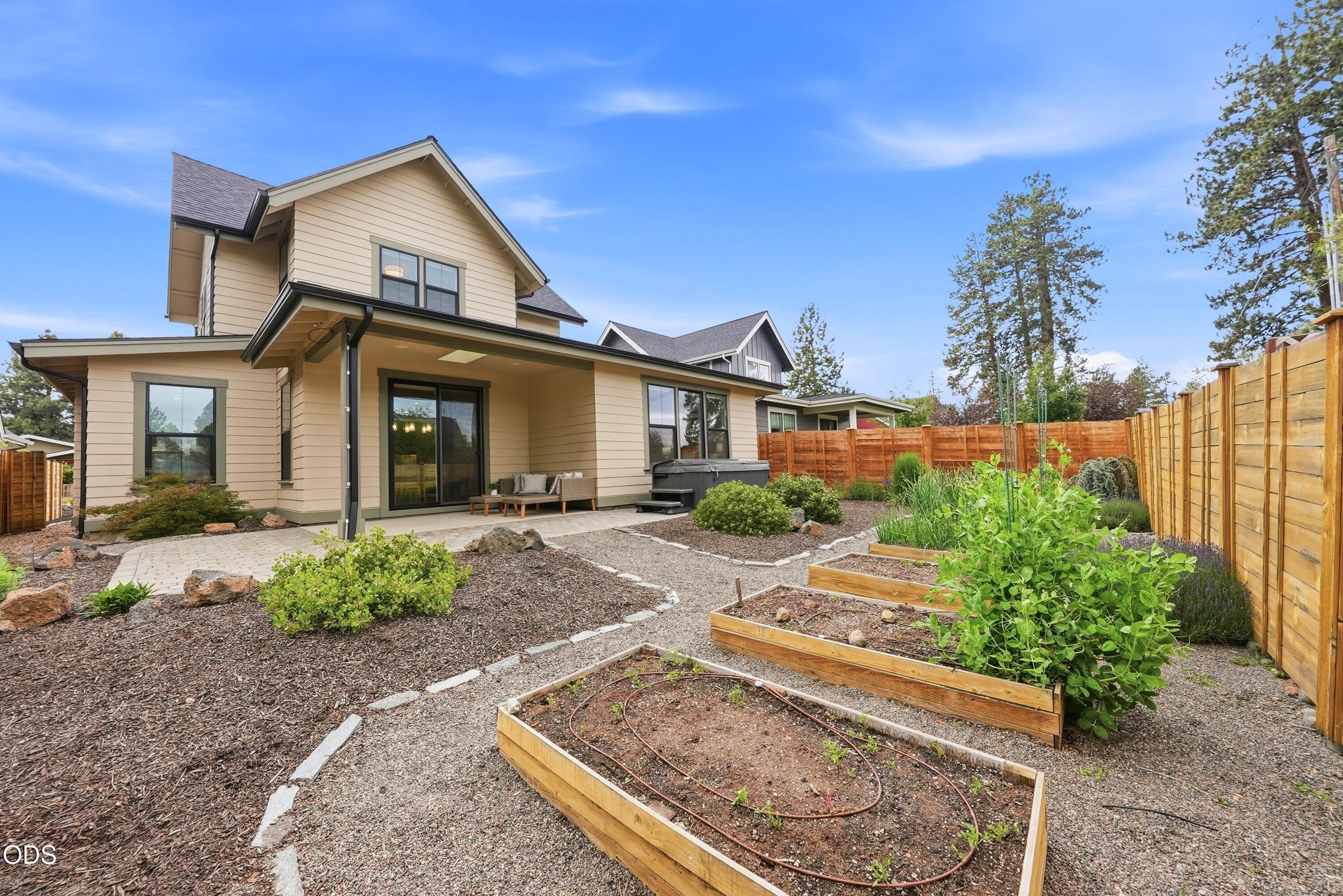 20042 Southwest Sunny Way Bend, OR 97702 - Photo 2 of 47
