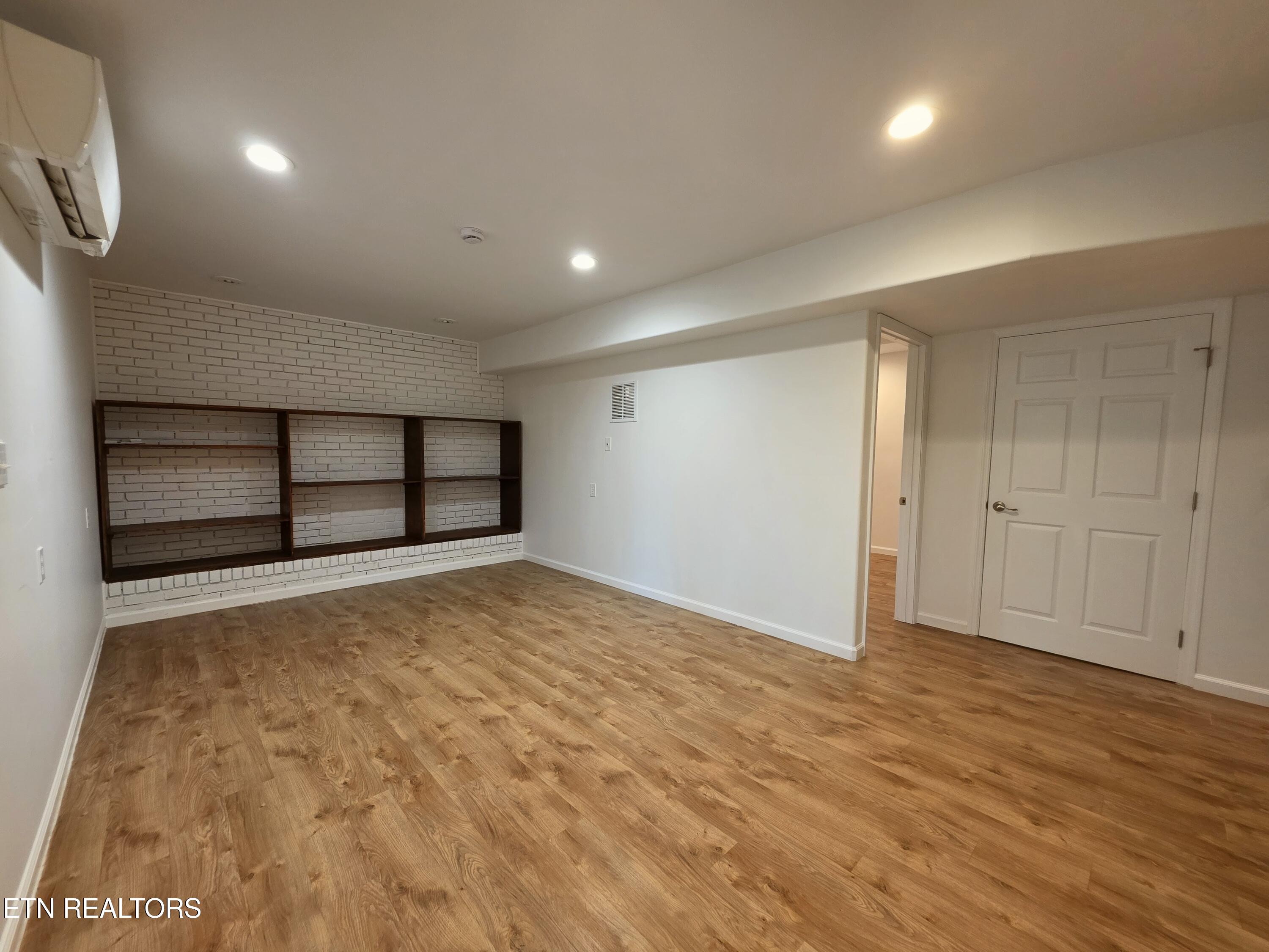 101 Newport Drive Oak Ridge, TN 37830 - Photo 34 of 51 Living room downstairs
