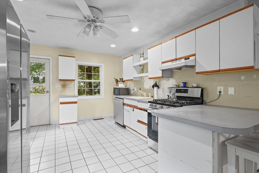 18 Larch Road Georgetown, MA 01833 - Photo 8 of 33 Gallery Image 8