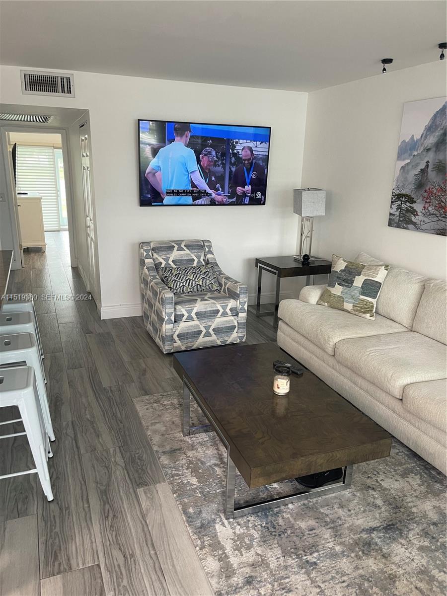 1033 Lincoln B, Unit 1033 Boca Raton, FL 33434 - Photo 2 of 26 Gallery Image 2