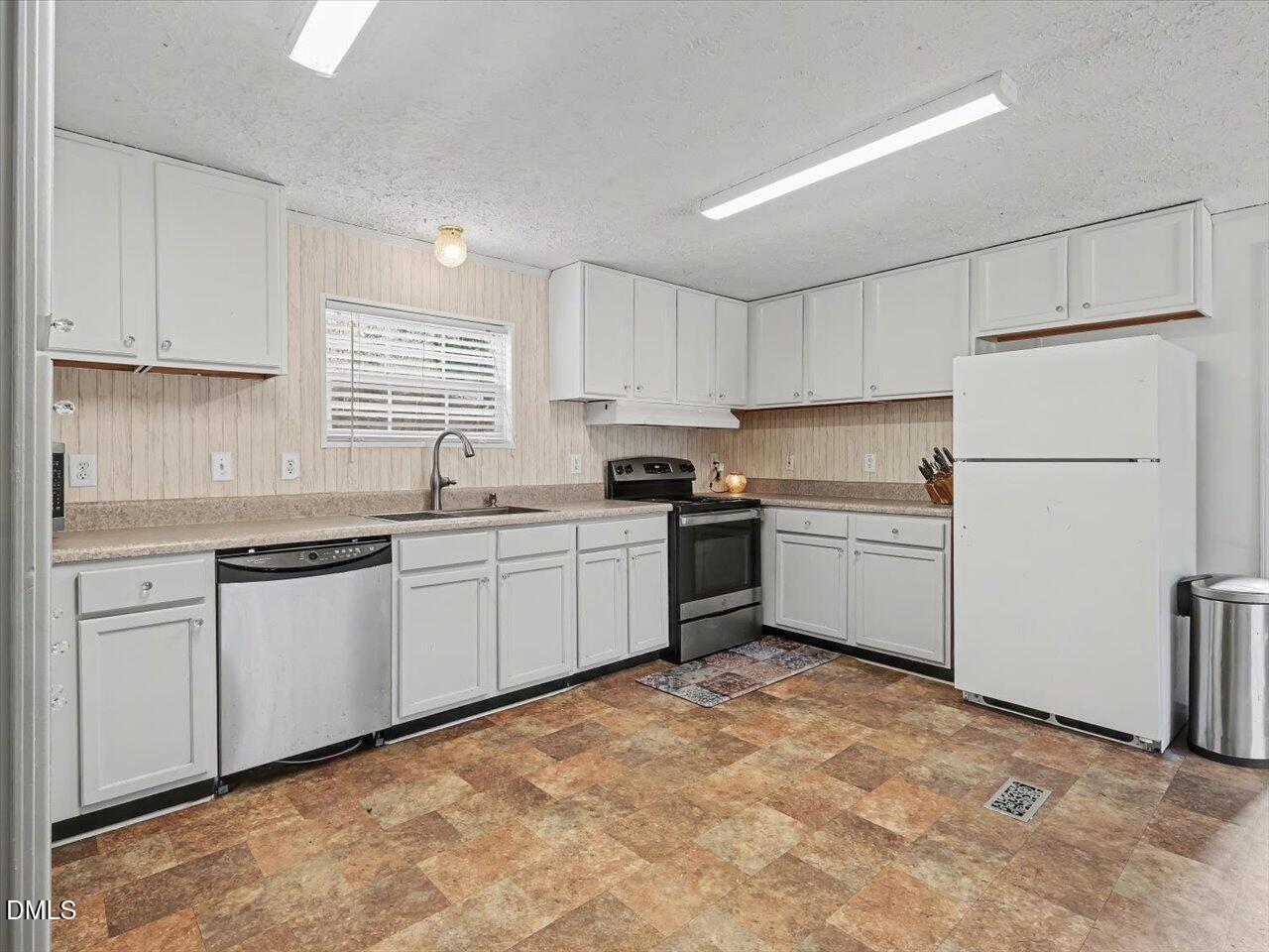 523 County Line Road Manson, NC 27553 - Photo 12 of 42 17-Kitchen