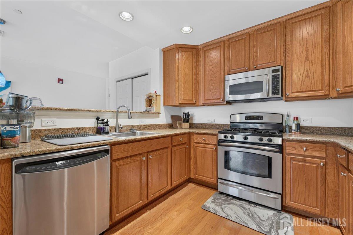 358 Rector Street, Unit 315 Perth Amboy, NJ 08861 - Photo 16 of 30 Gallery Image 16