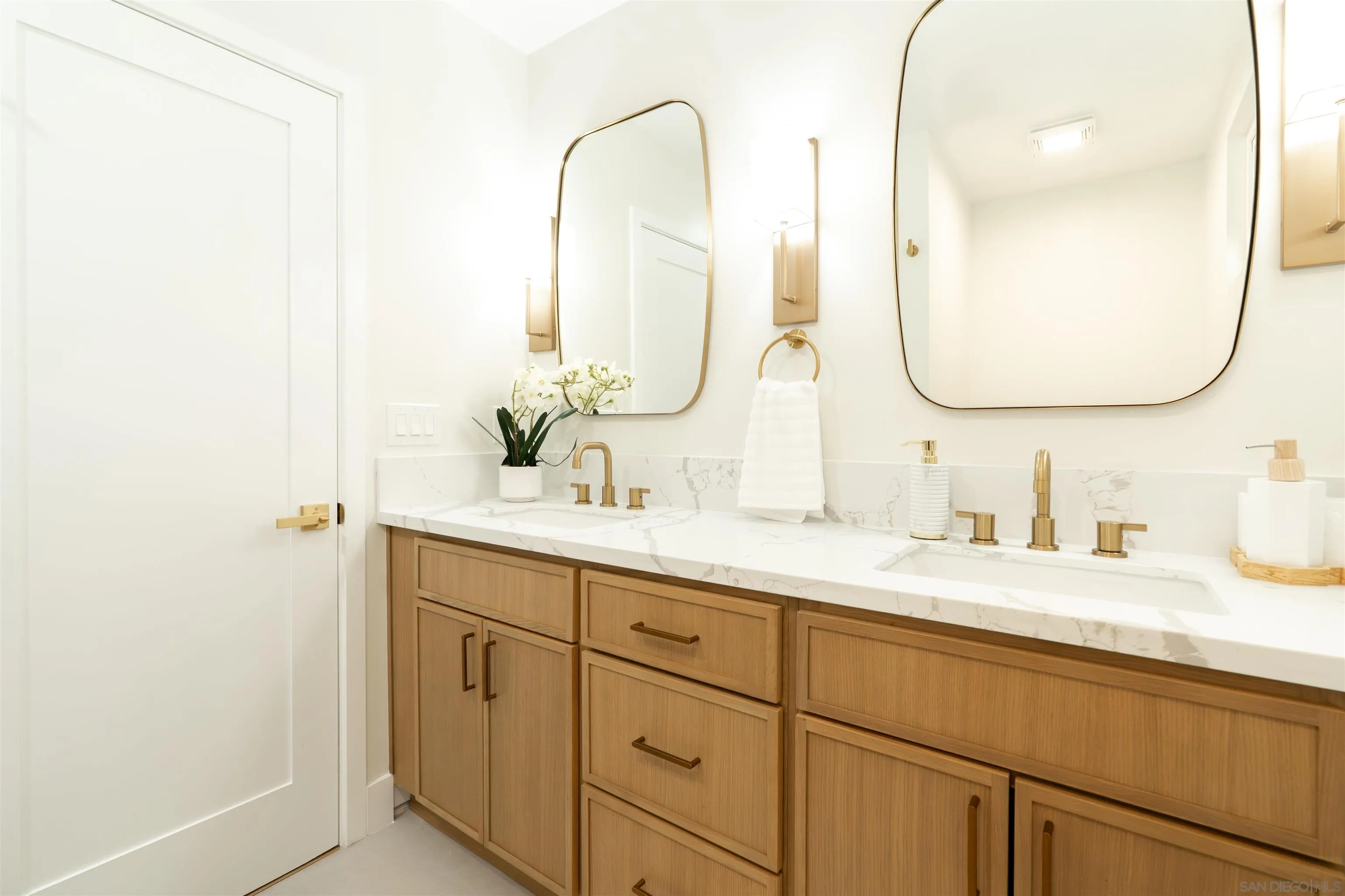 4112 Lois Street La Mesa, CA 91941 - Photo 23 of 39 a bathroom with a double vanity sink and a mirror