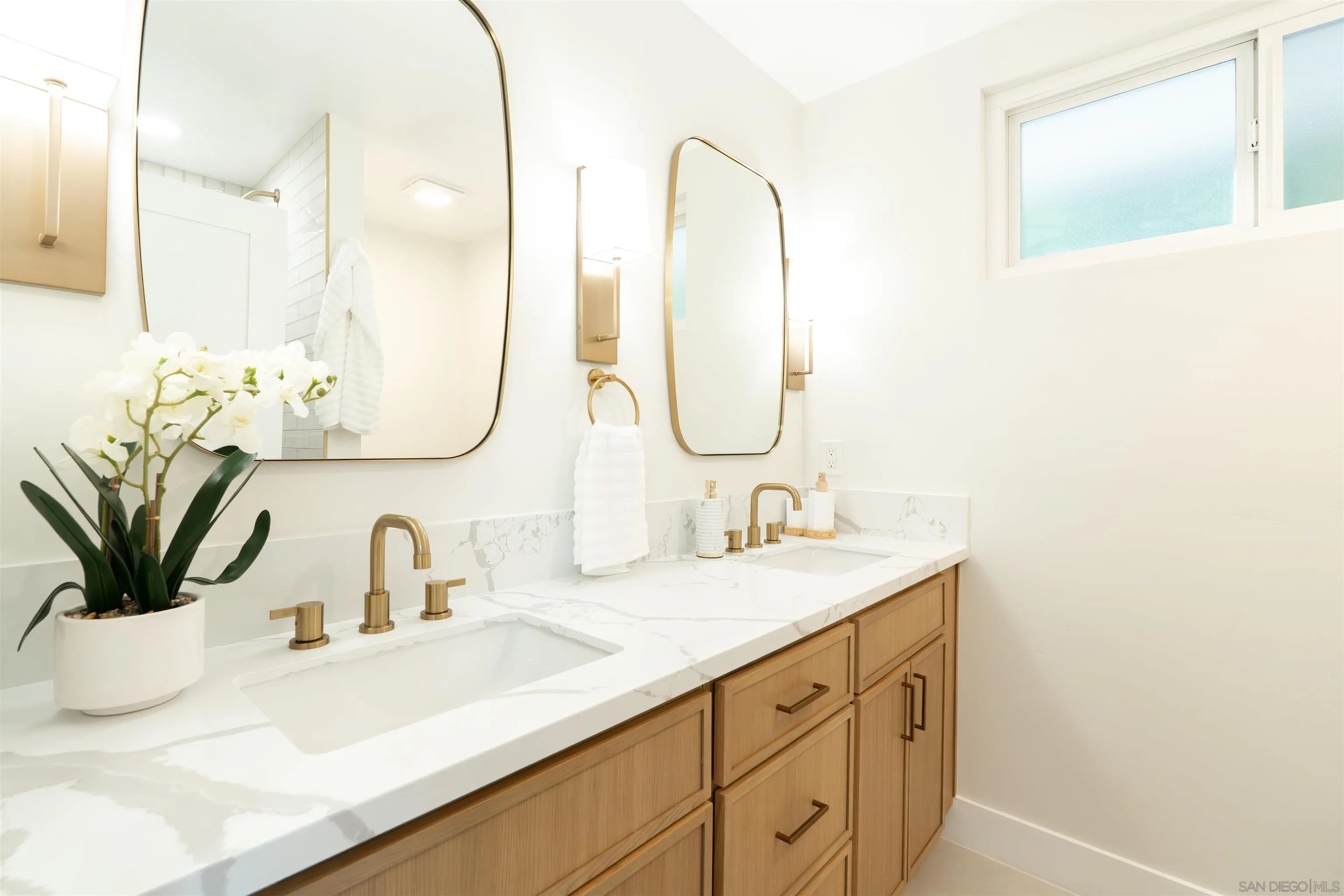 4112 Lois Street La Mesa, CA 91941 - Photo 25 of 39 a bathroom with a sink and a mirror