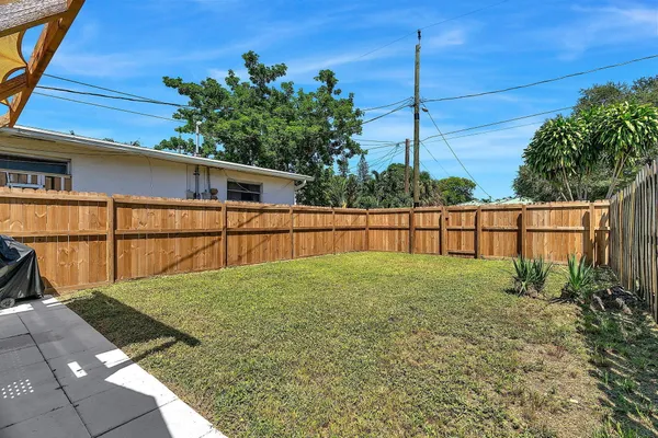 $2,400 | 118 South J Street, Lake Worth Beach, FL 33460