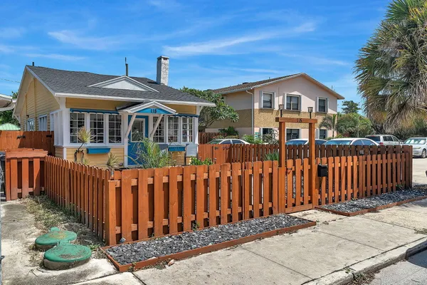 $2,400 | 118 South J Street, Lake Worth Beach, FL 33460