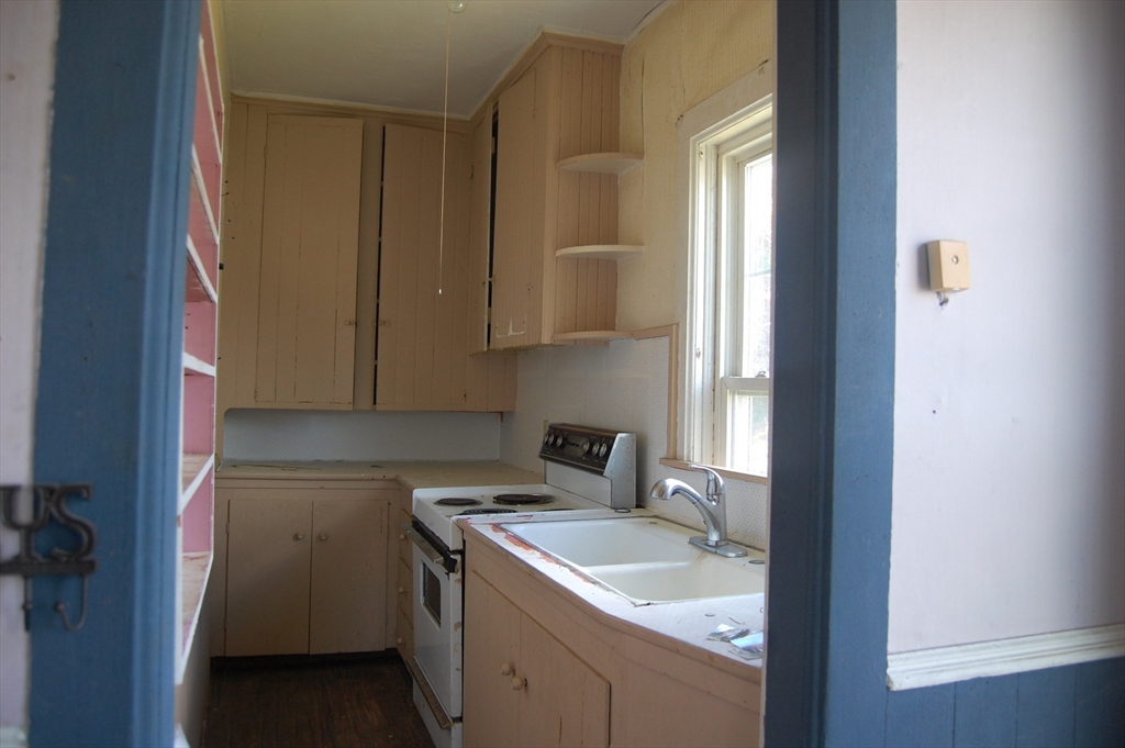10 Aldrich Street Webster, MA 01570 - Photo 14 of 17