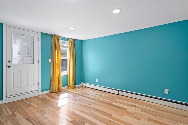 a view of empty room with window