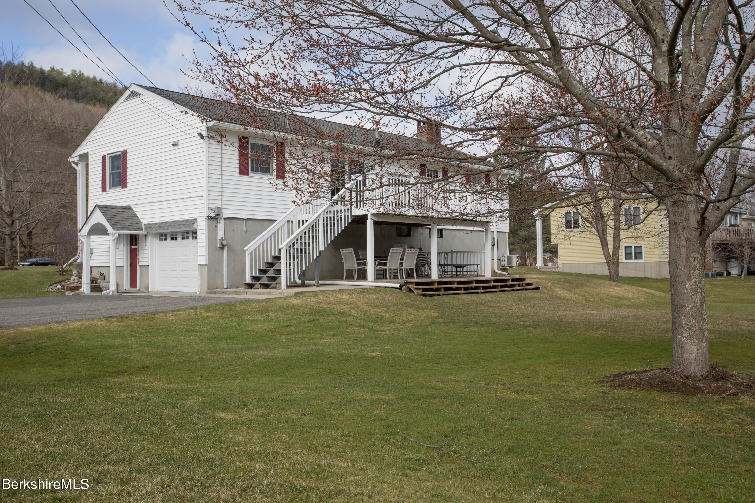 325 State Road Great Barrington, MA 01230 - Photo 2 of 28 325StateRd.7