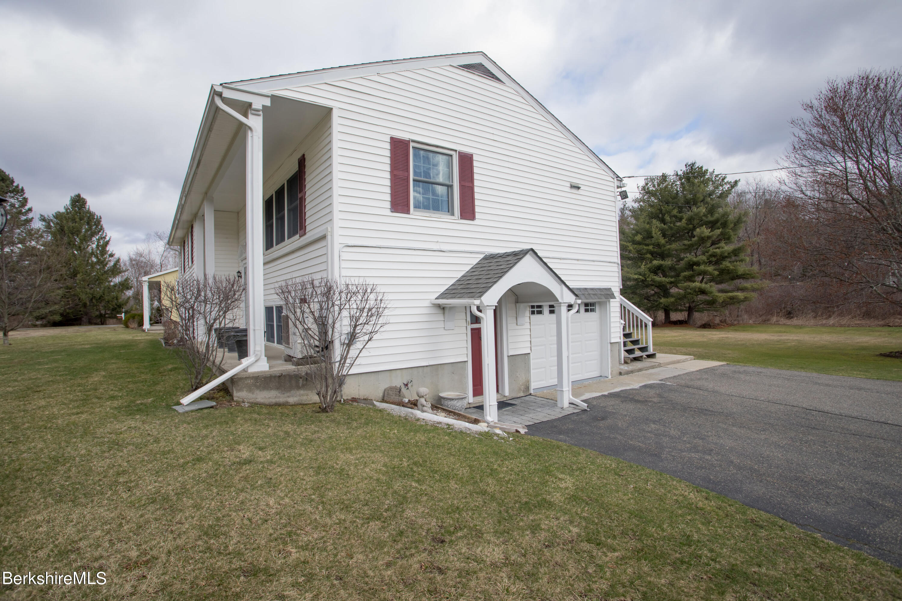 325 State Road Great Barrington, MA 01230 - Photo 3 of 28 325StateRd.5