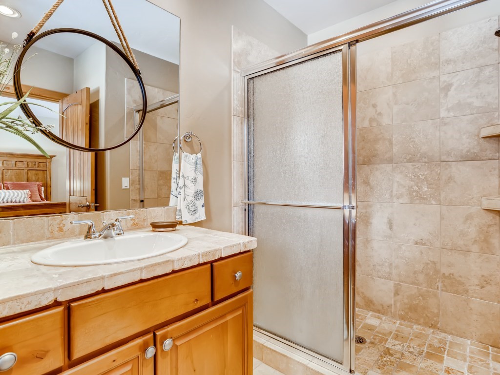 344 Rena Road Breckenridge, CO 80424 - Photo 20 of 32 Travertine tiled en-suite guest bathroom.