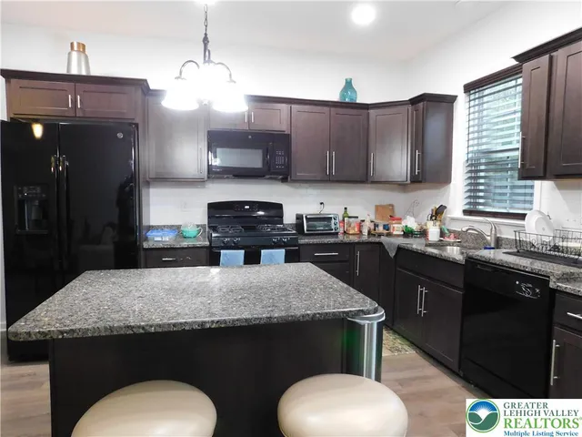 $2,350 | 1047 Cetronia Road, Unit 3, Breinigsville, PA 18031