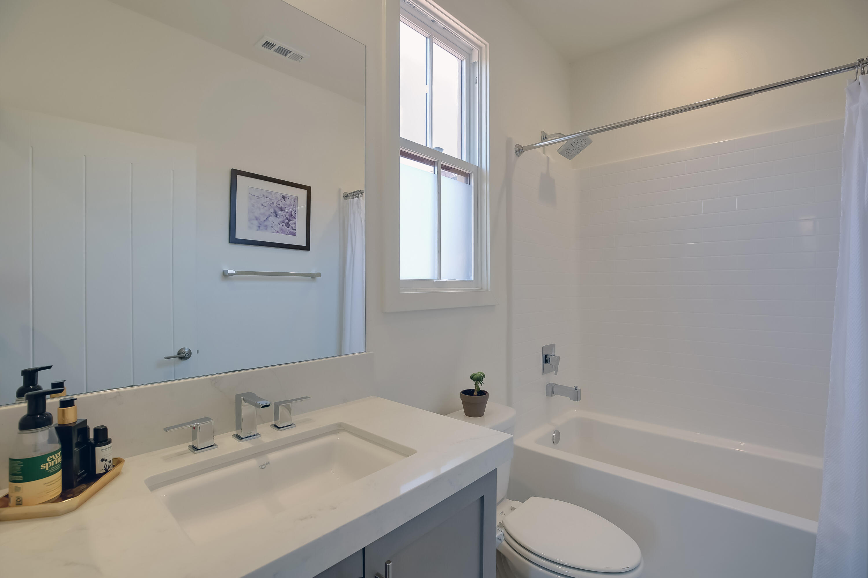5445 Tree Farm Lane Santa Barbara, CA 93111 - Photo 32 of 49 Bath room No. 2