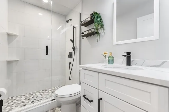 $3,900 | 176 West Seventh Street, Unit 2, Boston, MA 02127