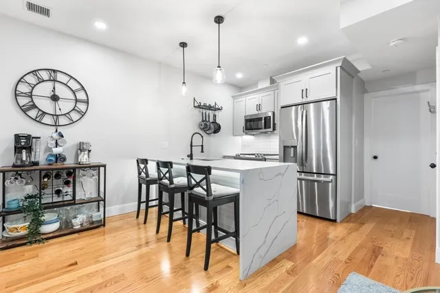 $3,900 | 176 West Seventh Street, Unit 2, Boston, MA 02127