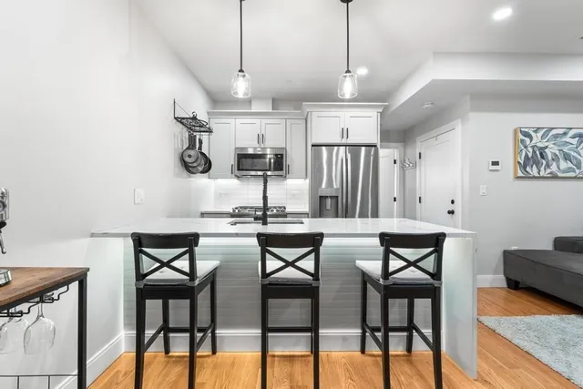 $3,900 | 176 West Seventh Street, Unit 2, Boston, MA 02127