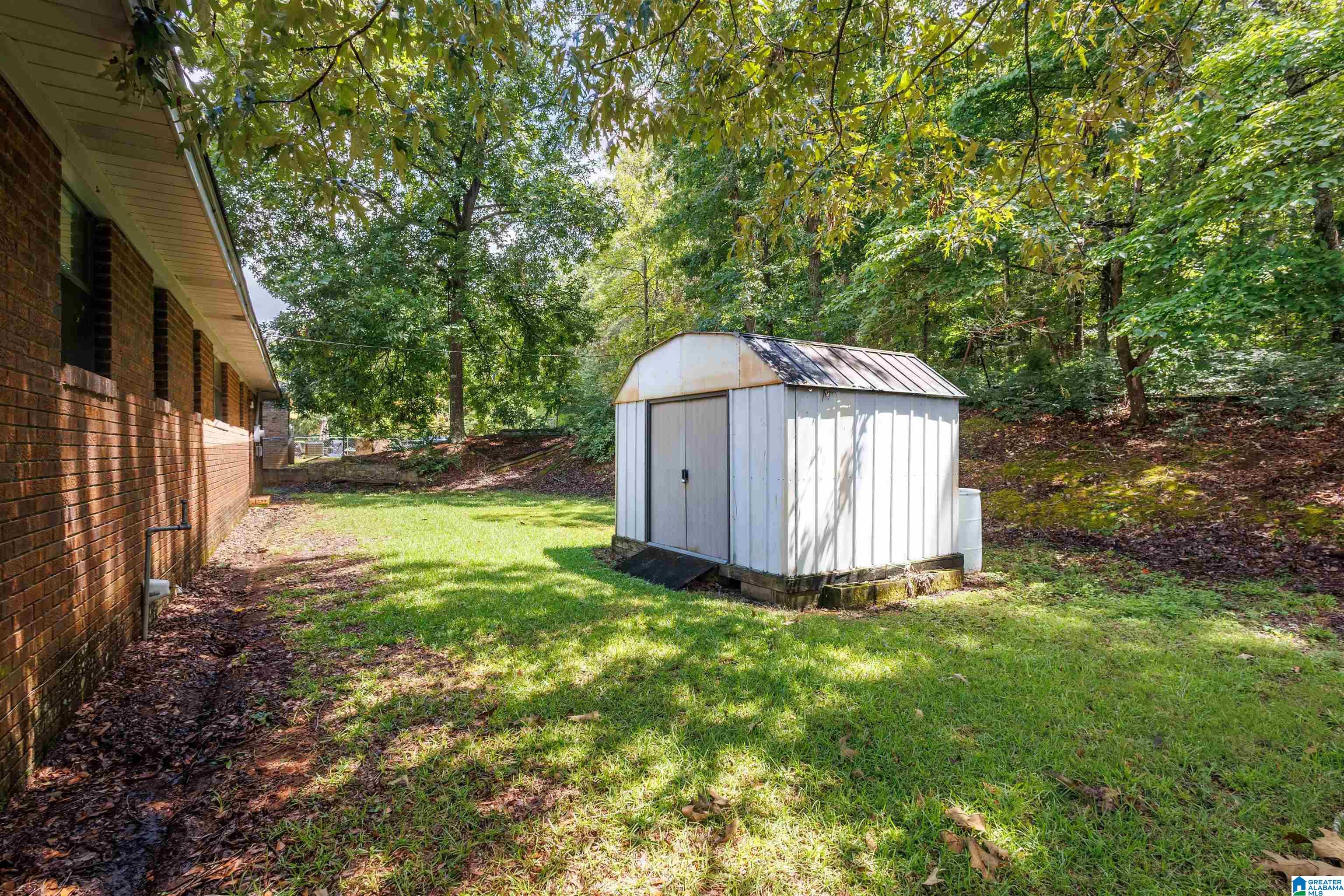 1405 Fairmont Road Sylacauga, AL 35150 - Photo 5 of 21
