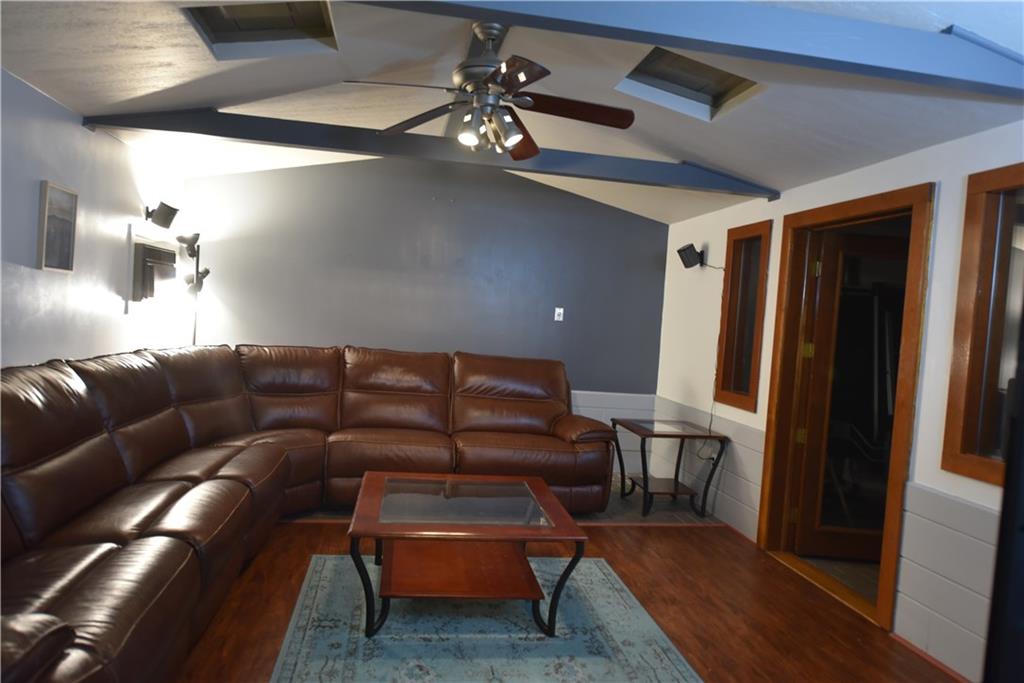 516 Braddock Road Pittsburgh, PA 15221 - Photo 4 of 16