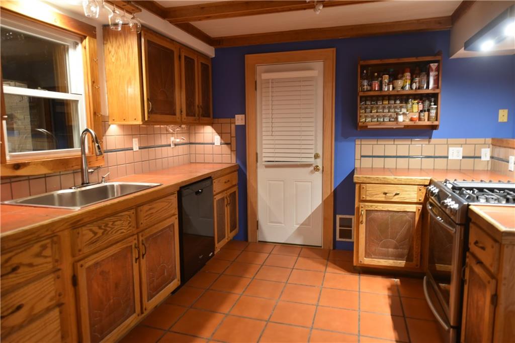 516 Braddock Road Pittsburgh, PA 15221 - Photo 5 of 16