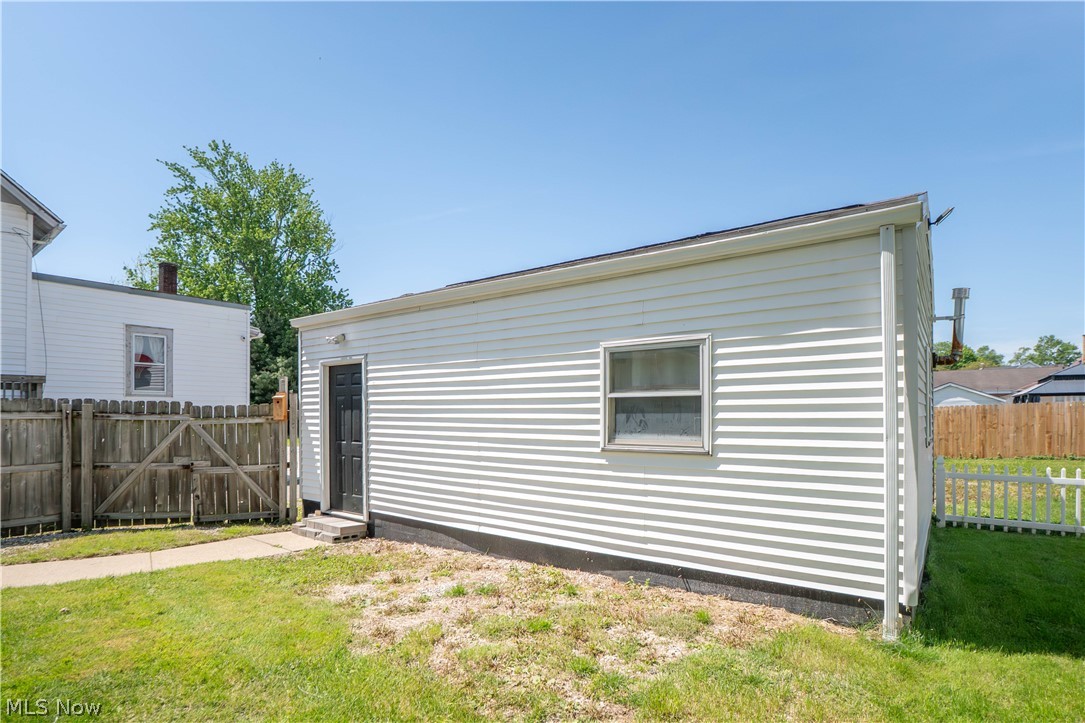 215 8th Street Southwest Massillon, OH 44647 - Photo 25 of 32 Garage