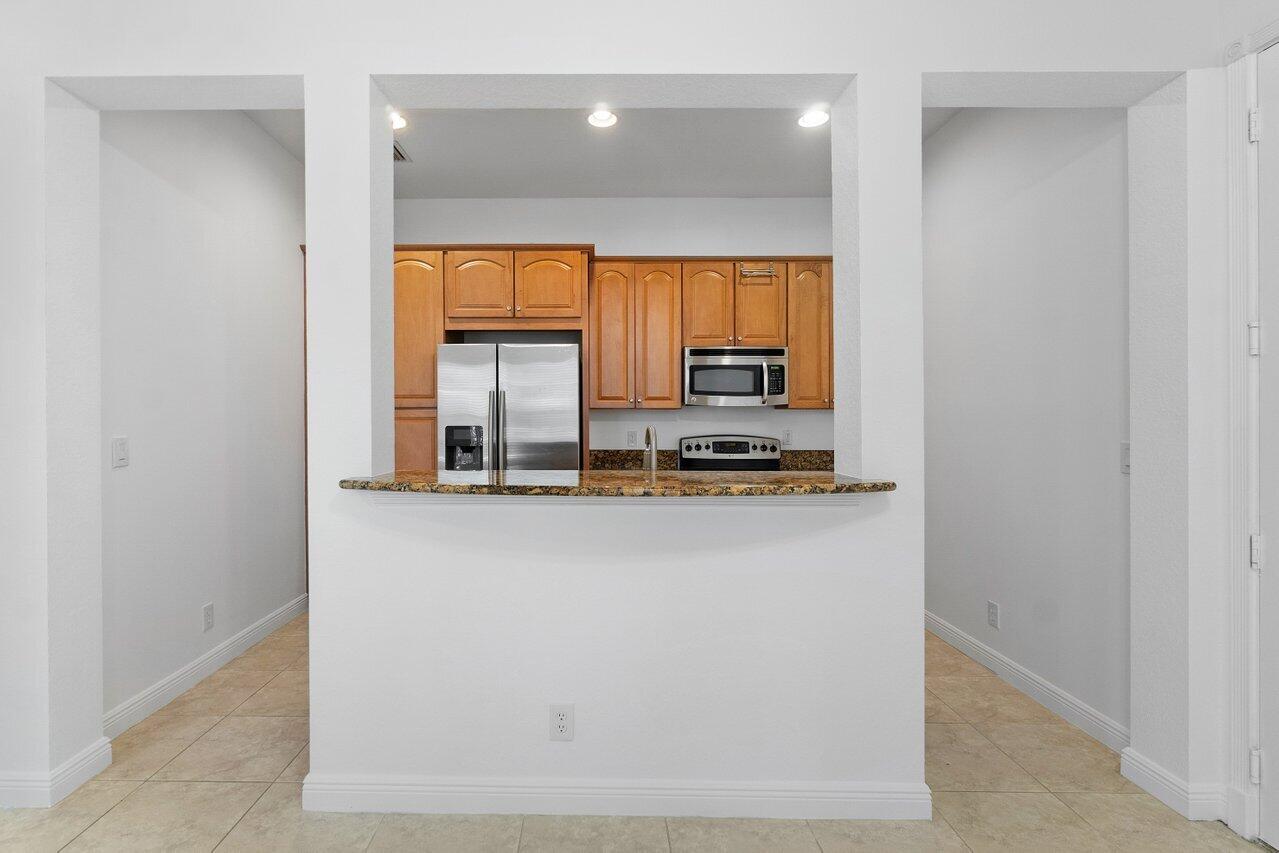 8209 Northwest 8th Way Boca Raton, FL 33487 - Photo 11 of 32 009-8209Northwest8Way-BocaRaton-FL-33487